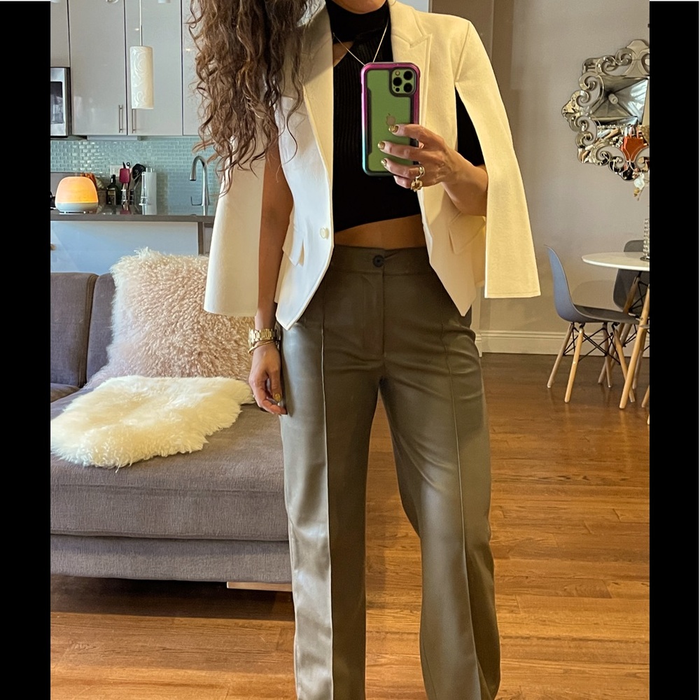 BNWT BURBERRY WOOL FITTED WHITE BLAZER!!😍😍 - Picture 2 of 4